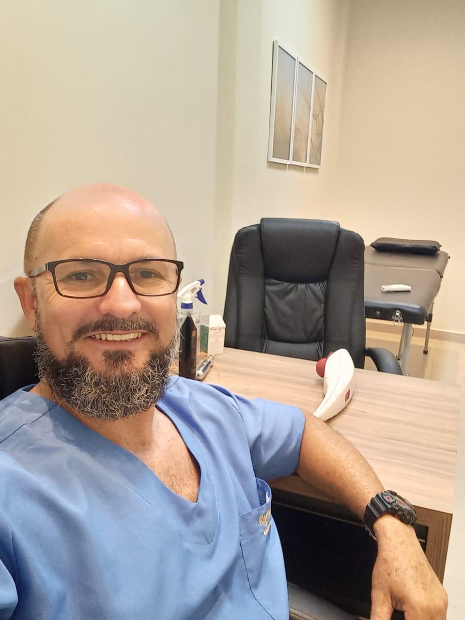 Rogério, massoterapeuta e quiropraxista